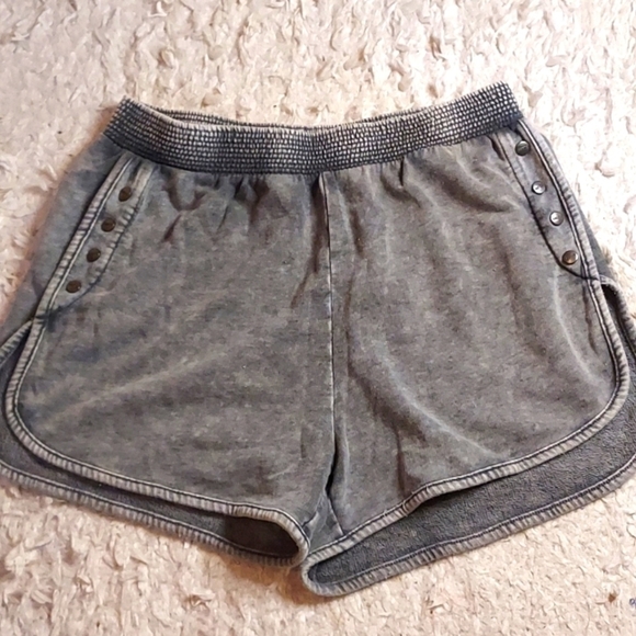 Guess Rita Shorts - Picture 1 of 4